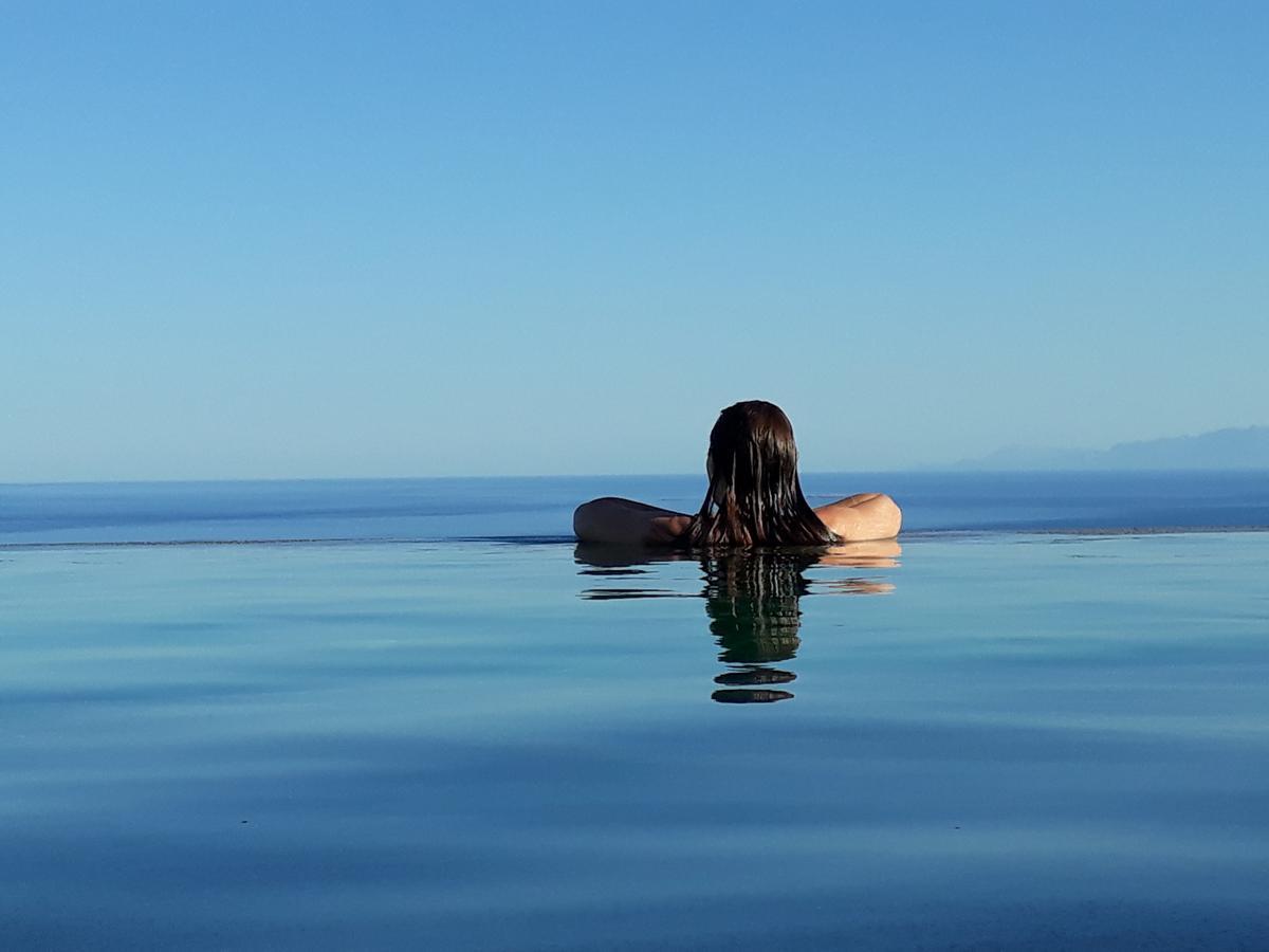 The Infinity 180 Luxury Suites Milia 외부 사진